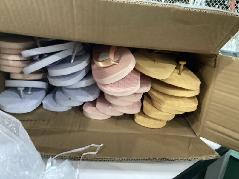 Condition photo showing Good Condition for 24 Pairs Flip Flops Bulk for Wedding Party Guest Sandals Hotel Guest Spa Slippers with Size Card Sign and Drawstring Bag White, Pink, Gold