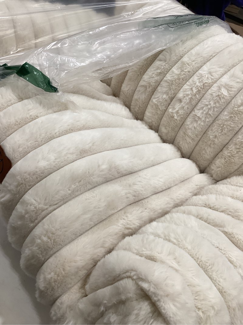 Condition photo showing As Is for Bedsure COMFY PET for Dog