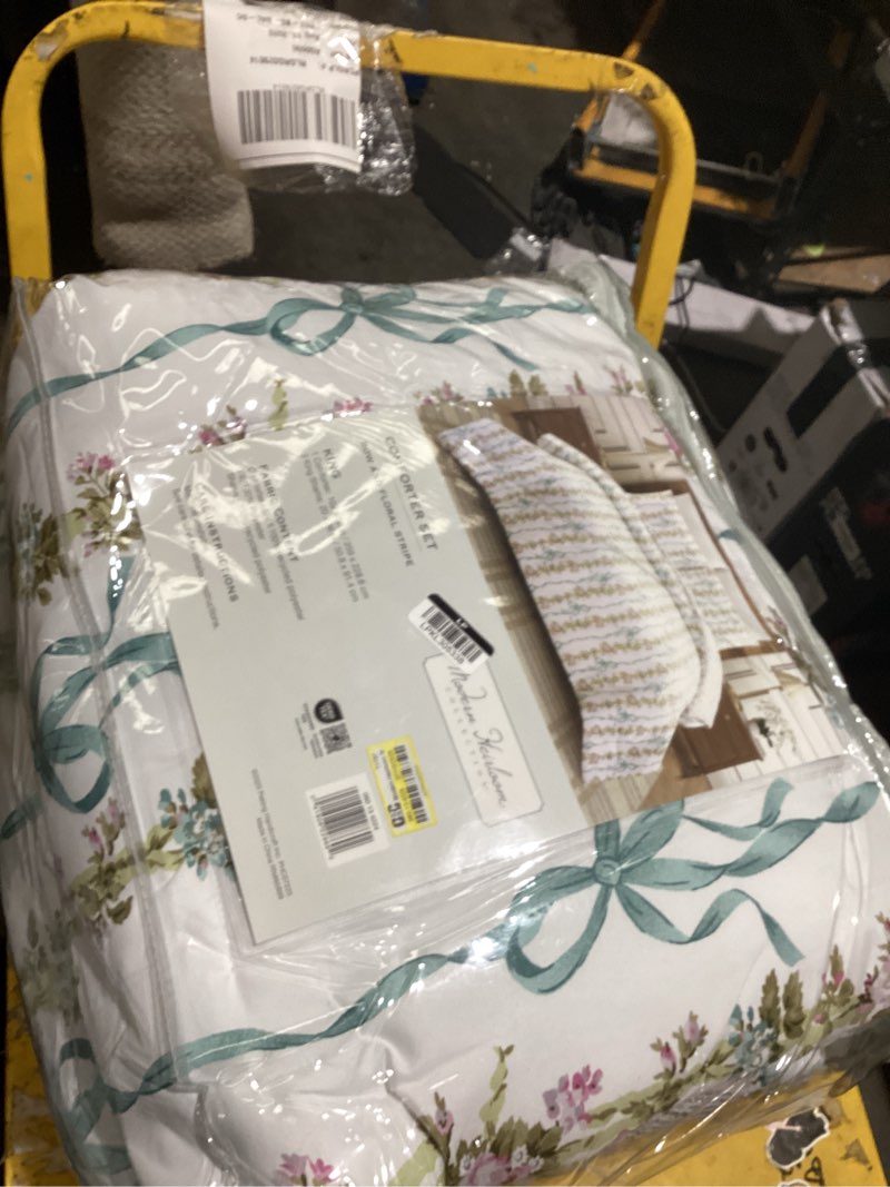 Condition photo showing As Is for modern heirloom 3pc king bow and floral comforter bedding set