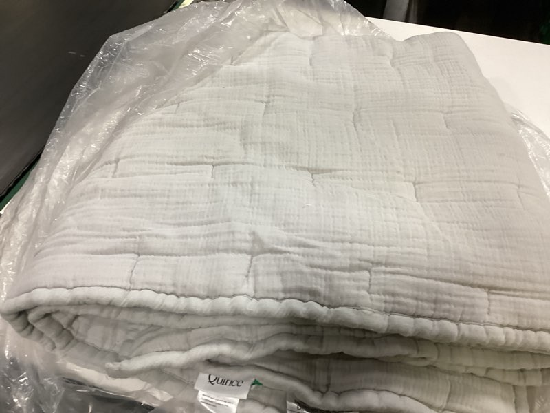 Condition photo showing Good Condition for quince organic cotton toddler quilt fog grey 36”x50”