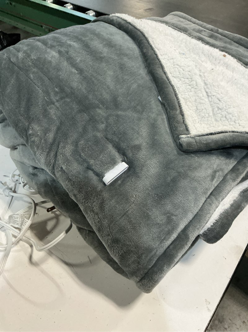 Condition photo showing Good Condition for homemate electric heated blanket king size - 100"x90" heating blanket king size dual control 1/2/4/6/8 hours auto-off 10 heat level over-heat protection flannel sherpa etl certification 01 - light grey king(100"x90")