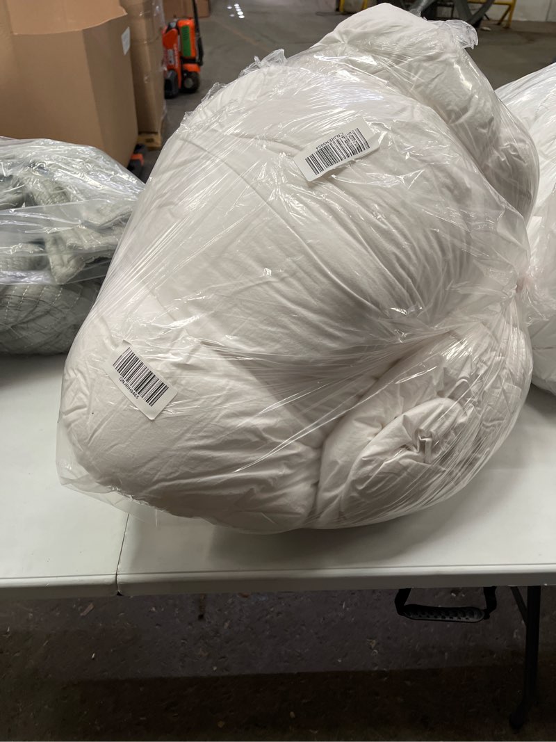 Condition photo showing Good Condition for cotton pintuck comforter, king/cal king, white