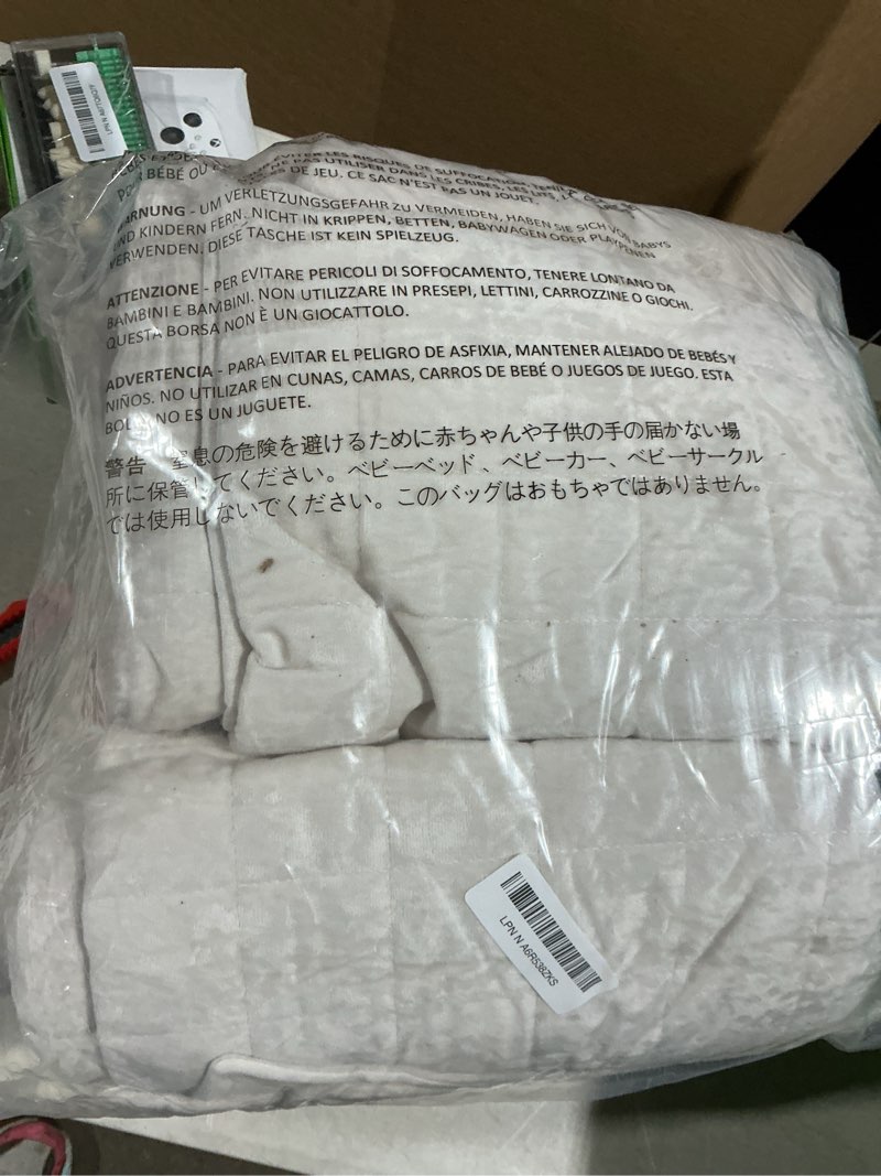 Condition photo showing Good Condition for RECYCO Luxury Velvet Quilt Set Full Queen Size, Lightweight Velvet Comforter Set, Oversized Bedspread Coverlet Quilted Bedding Set, with 2 Matching Pillow Shams, for All Season, Cream White Full/Queen (88" x 92") Cream White