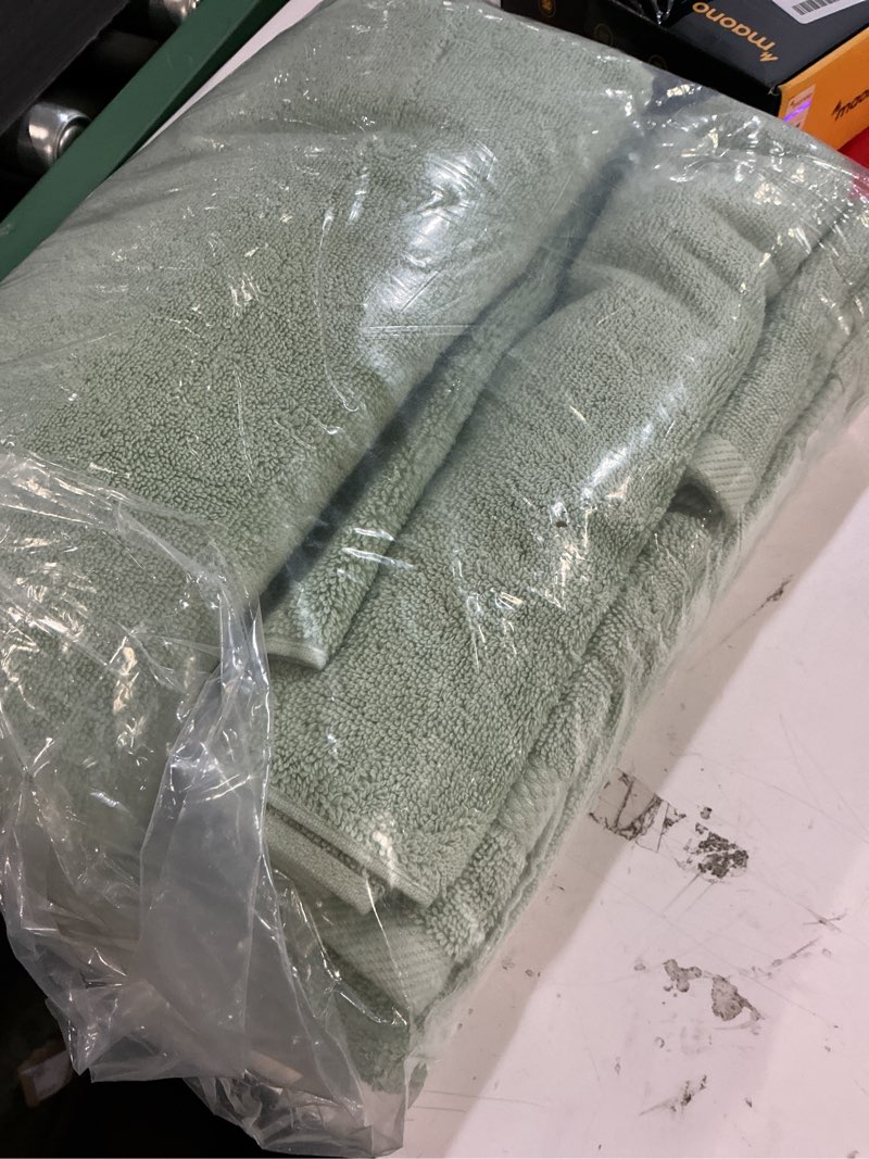 Condition photo showing Good Condition for white classic luxury bath towel set of 8 pieces - 100% turkish cotton highly absorbent towels for bathroom, 2 luxury bath towels 700gsm, 2 hand towels, 4 washcloths, green 11: mint green