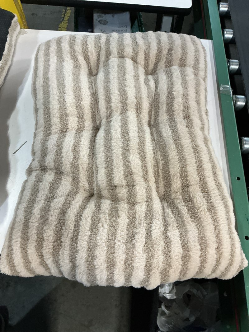 Condition photo showing Good Condition for furtime washable dog bed medium size dogs, deluxe dog crate beds comfy fluffy kennel pad anti-slip pet sleeping mat, machine washable dogs pillow, 29\"x21\"x3\", gray 29.0\"l x 21.0\"w x 3\"th brown