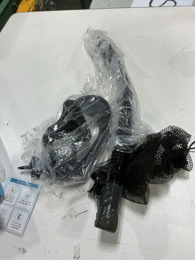 Condition photo showing Good Condition for Greatever Dry Snorkel Set,Panoramic Wide View Anti-Fog Scuba Diving Mask,Professional Snorkeling Gear for Adults Kids Black Large