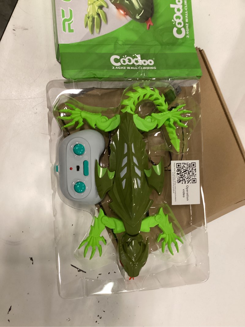 Condition photo showing New/Like New for wall climbing gecko lizard toys, rechargeable remote control boys kids toys | remote control car, rc robot, outdoor toy, cool toddler birthday christmas boys girls grandkids gifts ages 6 7 8 9 10 remote control gecko