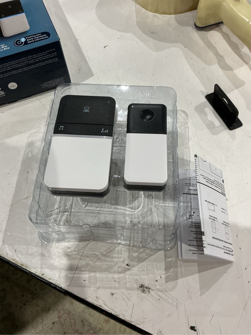 Condition photo showing Good Condition for heath zenith piezo black/white plastic wireless door chime bell