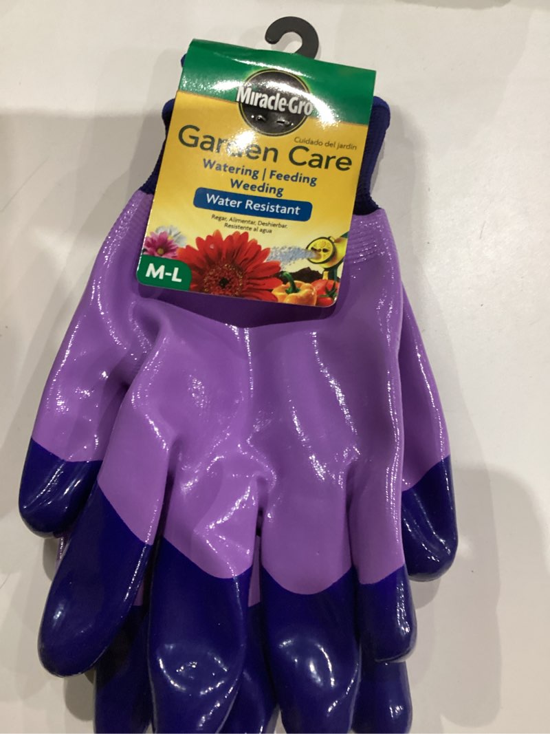 Condition photo showing New/Like New for Miracle-Gro Large Nitrile Dipped Rubber Gardening Gloves, (1-Pair)