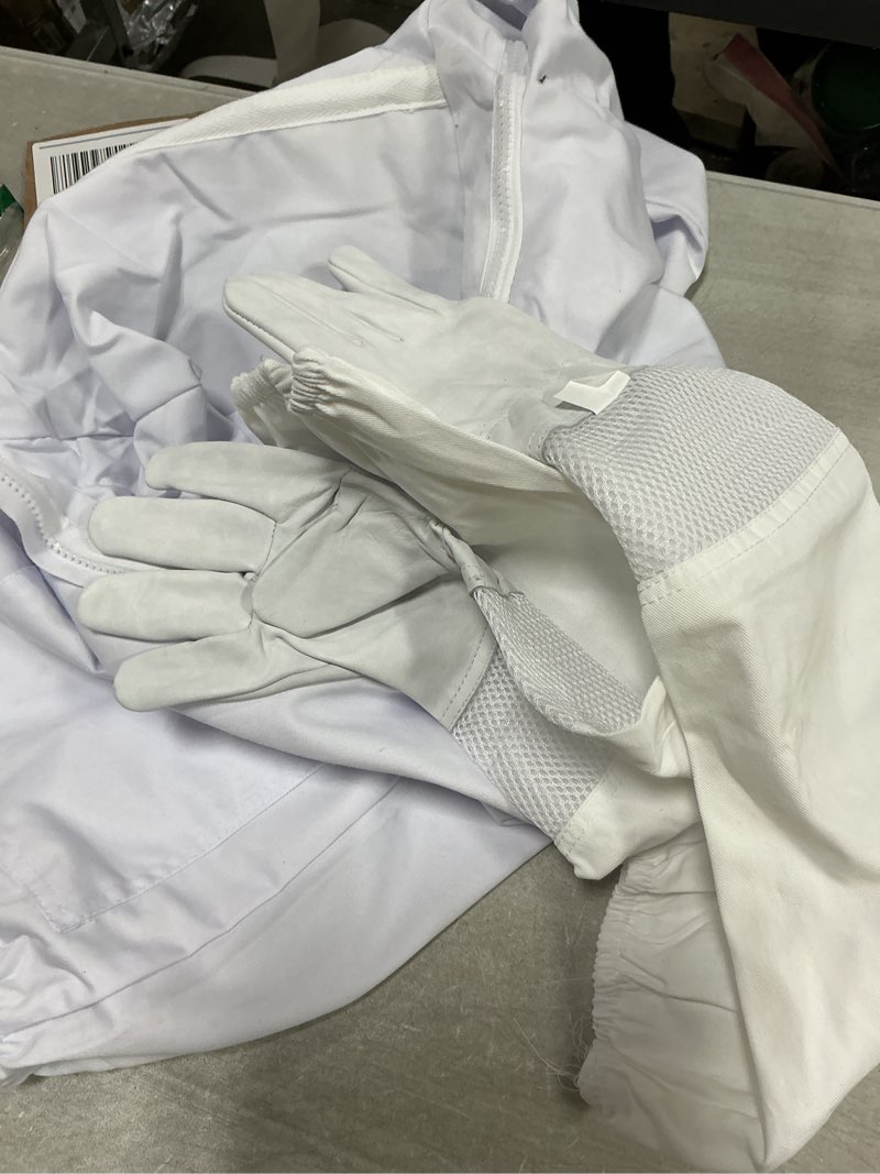 Condition photo showing Good Condition for ISIVBPEP Beekeeping Jacket for Men Women,Polycotton Bee Jacket with Veil Hood,Beekeeper Jacket,Bee Keeper Suite Suitable for Professional Beekeepers and Beginners?XL?