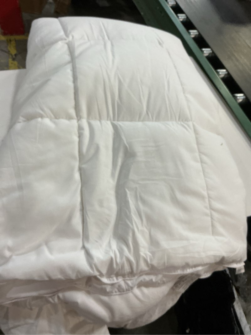 Condition photo showing As Is for White Duvet Cover Full Size - Extra Soft Full Size Duvet Cover - Lightweight, Comfy, Cozy & Breathable - Easy Care & Fade Free with Zipper Closures and Ties - 80" x 90" Inches - Comforter Not Included
