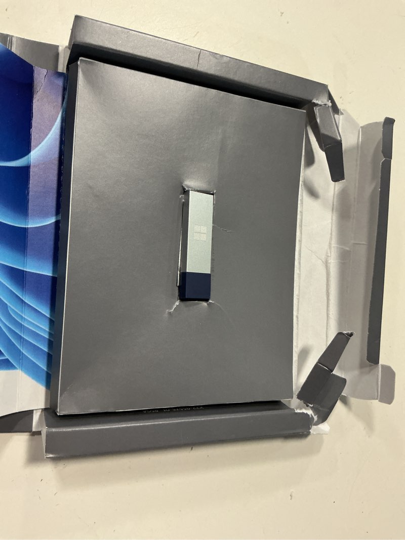 Condition photo showing Good Condition for microsoft windows 11 (usb)