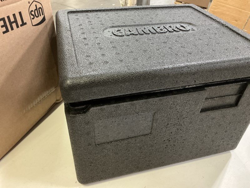 Condition photo showing Good Condition for Cambro EPP260SW110 Cam GoBox Half-Size Top Load 6" Deep Case of 1
