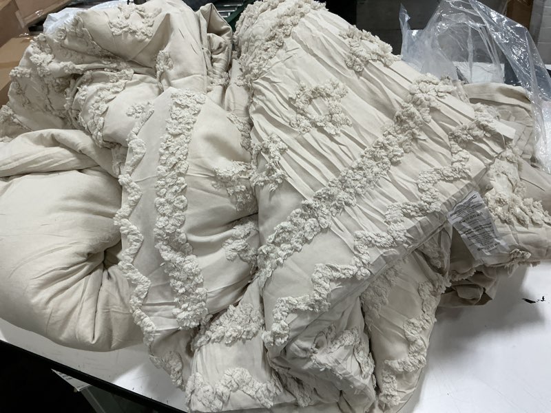 Condition photo showing Good Condition for wrensonge queen size comforter set with sheets - 7 pieces beige tufted bed in a bag queen shabby chic bedding sets with 1 comforter, 2 sheets, 2 pillowcases & 2 shams beige 7pcs-queen(90"*90")