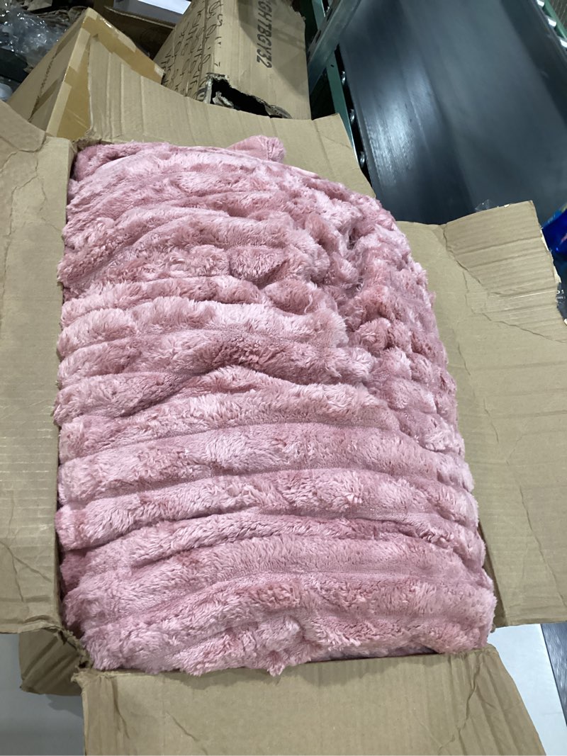 Condition photo showing Good Condition for BEDELITE Fleece Queen Comforter Set -Super Soft & Warm Fluffy Dusty Pink Bedding, Luxury Fuzzy Heavy Bed Set for Winter with 2 Pillow Cases Dusty Pink Queen