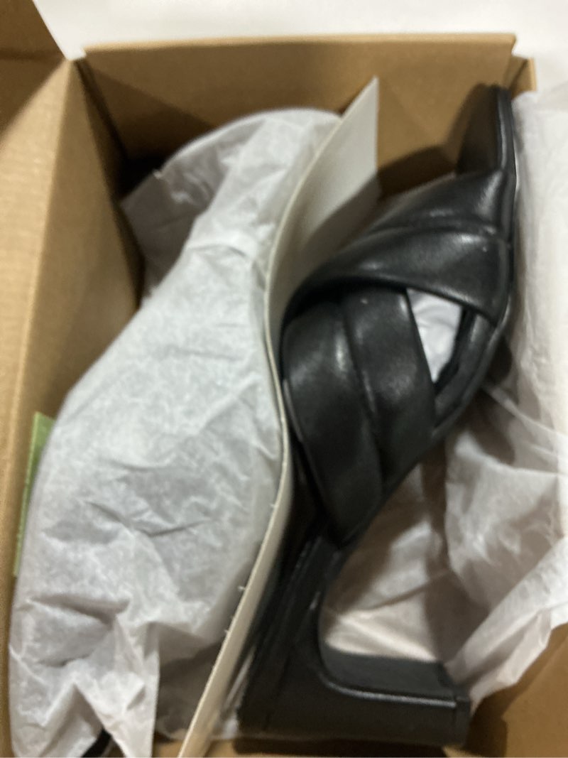 Amazon Essentials Women's Crossover Heeled Sandal with Padded Straps and Memory Foam Insole, Black F