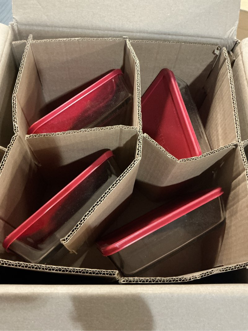 Condition photo showing Good Condition for Anchor Hocking SnugFitTM Rectangular Food Storage Containers with Lids (4-Piece, 6-cup, Red, oven-sa