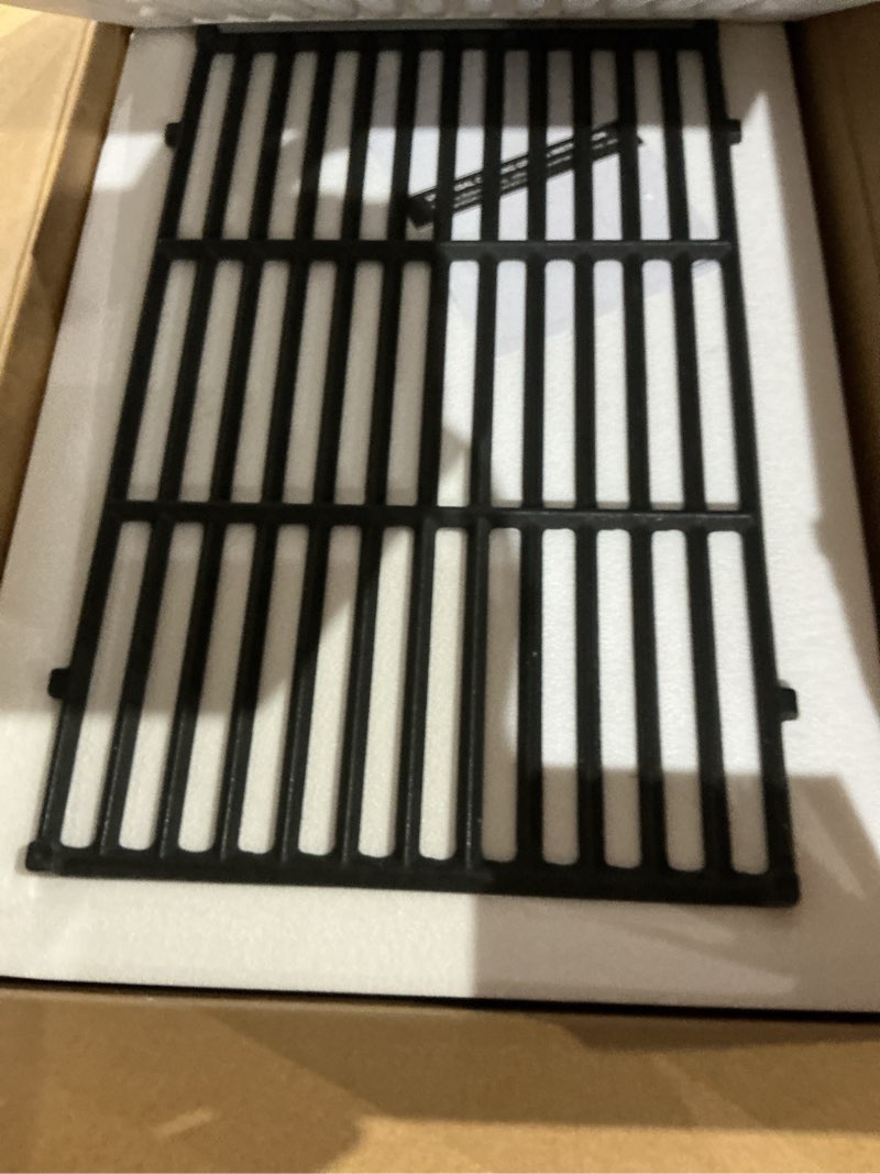 Condition photo showing Good Condition for qulimetal 19.5" grill grates for weber genesis 300 series, genesis e310 e320 e330 s310 s320 s330, replacement parts for weber 7524,7528, cast iron grill grates 19.5"×12.9“