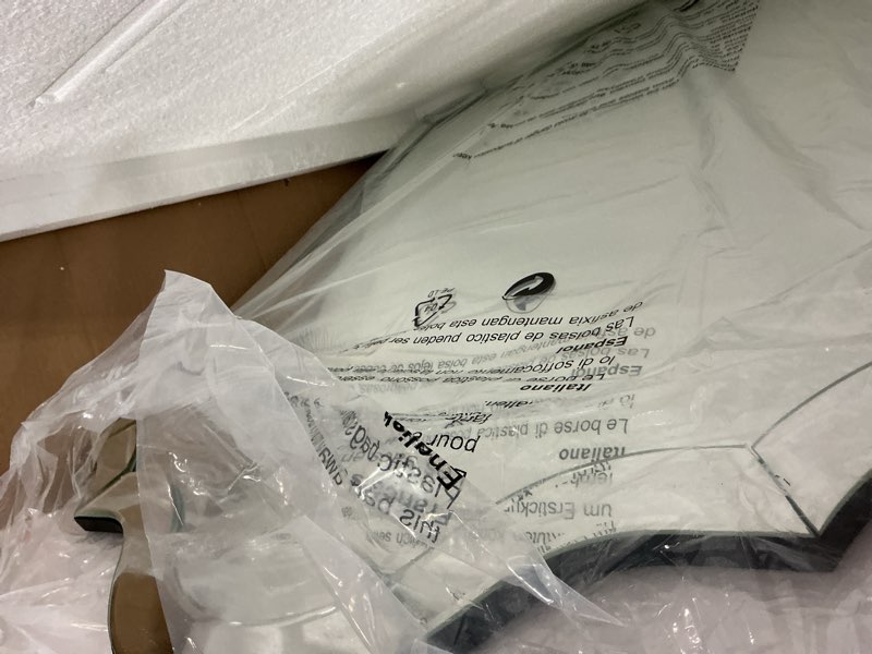 Condition photo showing Good Condition for Chende 32"x47" Scalloped Large Wall Mirror for Decor Living Room, Arched Decorative Mirror with Clear Glass Frame and Beveled Edge, Modern Vertical/Horizontal Hanging, Gifts for Girls 47"L x 32"W