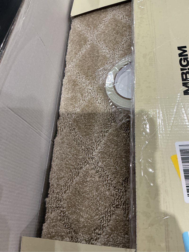 Condition photo showing Good Condition for mbigm bullnose non-slip stair treads w/reusable adhesive - 14 pack 9.5" x 30" wooden steps protection - tpu backing with steel reinforcement - diamond-warm ivory bull nose stair treads 9.5" x 30" warm ivory - diamond 14
