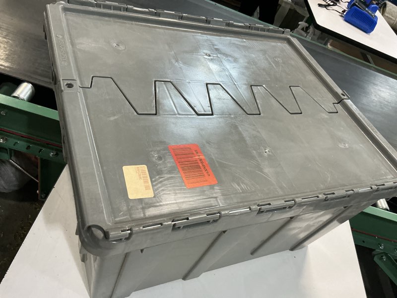 Condition photo showing Good Condition for global industrial plastic attached lid shipping & storage tote 21-7/8""x15-1/4""x12-7/8"" gray - 1 each