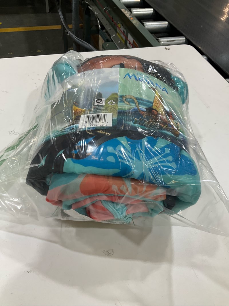 jay franco disney moana tropical slumber sack - cozy & warm kids lightweight slumber bag/sleeping bag (official disney product) multi - moana