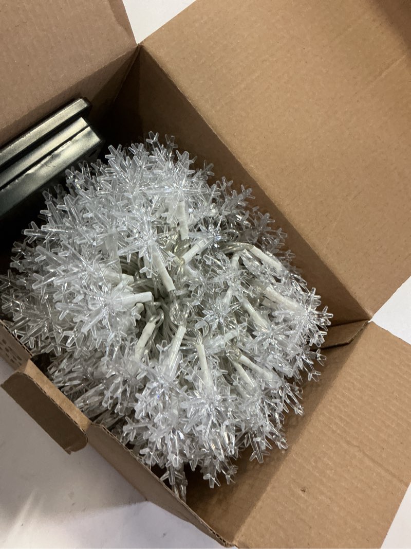 Condition photo showing Good Condition for Brightown Solar Christmas Snowflake String Lights, 72FT 200 LED Outdoor Waterproof Fairy Lights with 8 Lighting Modes for Wedding, Party, Tree, Room, Garden, Patio, Yard, Home, Blue Blue 200 LED