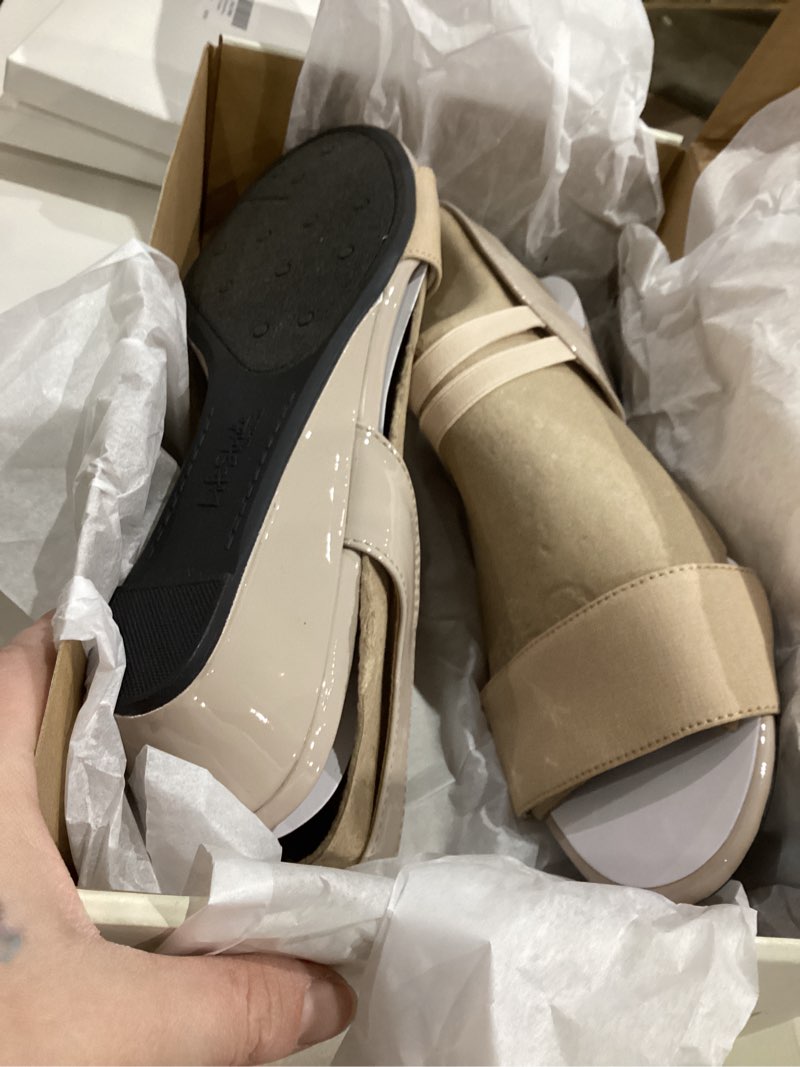 Condition photo showing New/Like New for LifeStride Women's, Yolo Sandal 9.5 Tender Taupe