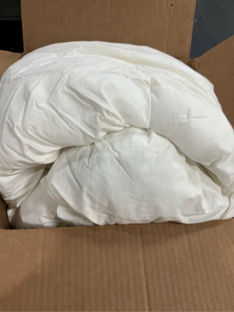 Condition photo showing Good Condition for apsmile down feather fibers comforter king size luxurious all seasons duvet insert - high bulkiness hotel collection comforter, 54 oz fluffy medium warmth (106x90, solid white) white/all season king