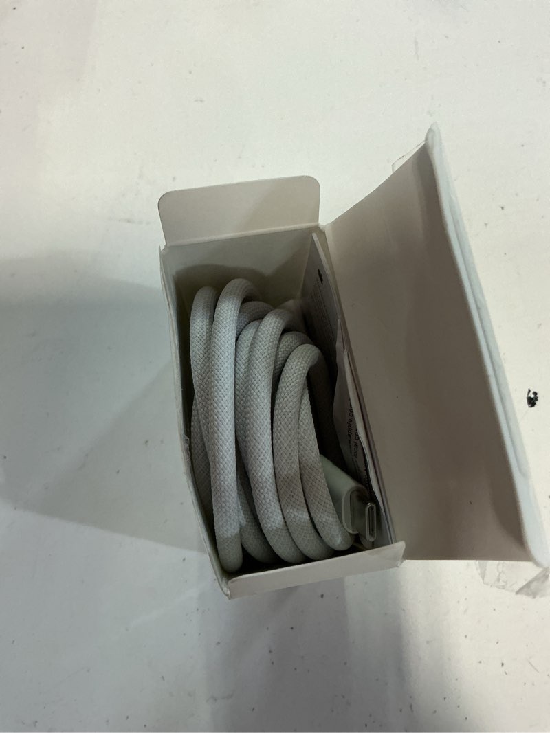 Condition photo showing Good Condition for apple 240w usb-c to usb-c woven charge cable (2 m): fast and convenient charging 2m
