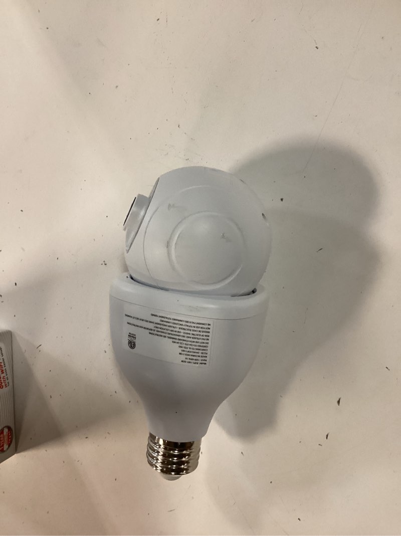 Condition photo showing As Is for energizer socketcamwht indoor/outdoor light bulb socket dual-band wi-fi security camera - white