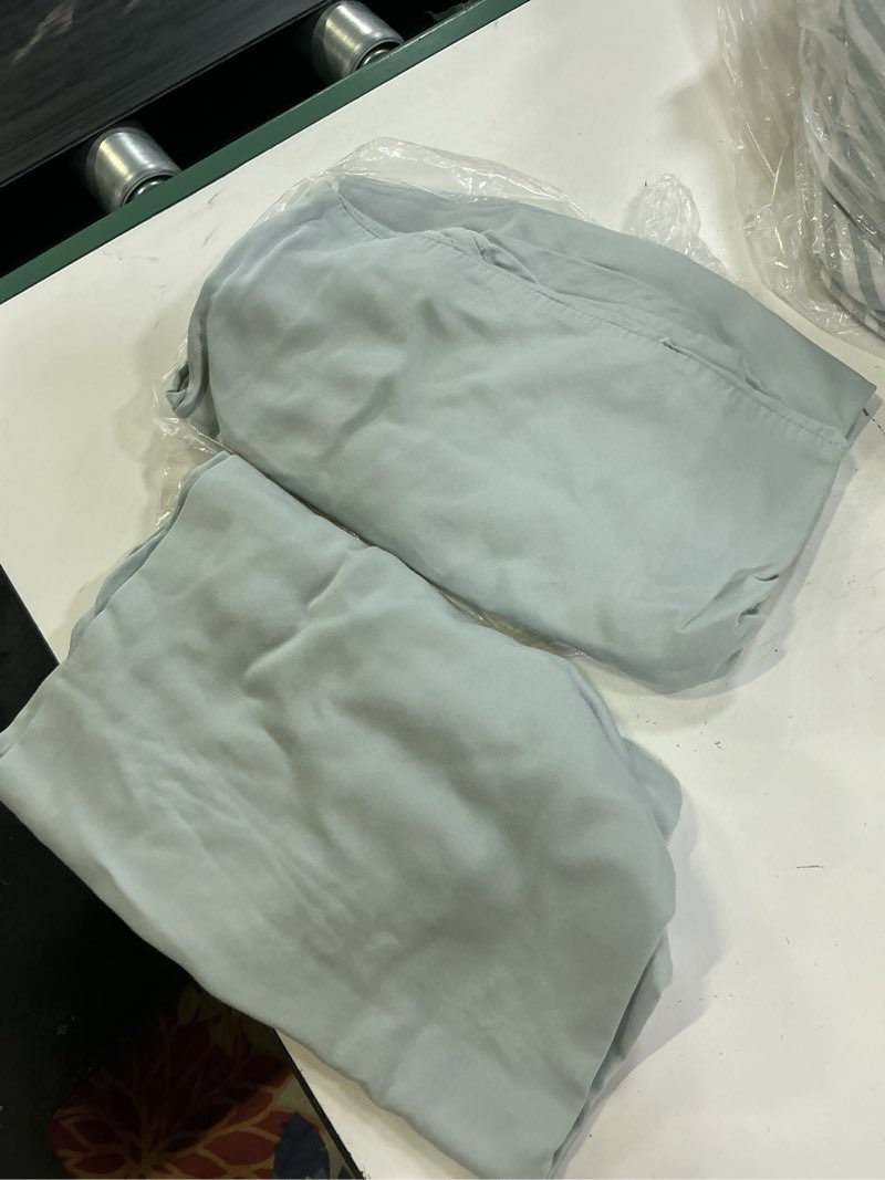 Condition photo showing Good Condition for bamboo pillowcase set, king, mist