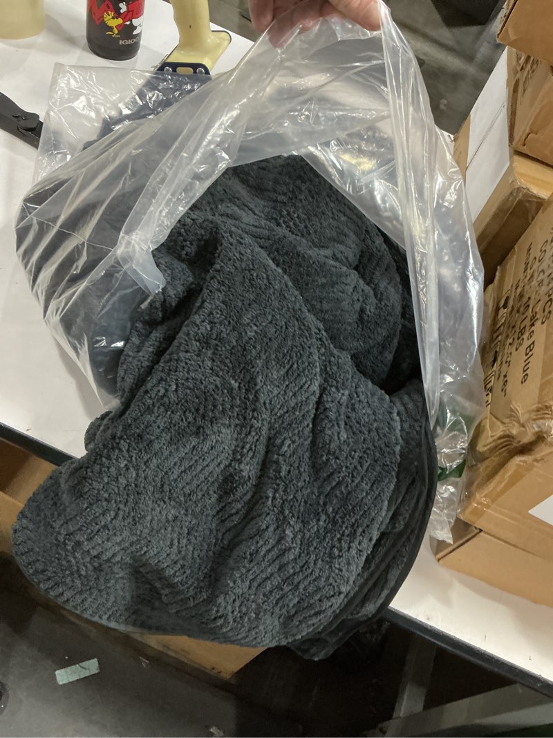 Condition photo showing As Is for 8 piece oversized black bath towel set-2 extra large bath towel sheets,2 hand towels,4 washcloths-600gsm soft highly absorbent quick dry beach chair towels woven towels for bathroom hotel and spa black 8 pcs towel set