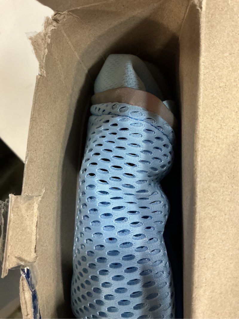 Condition photo showing Good Condition for thundershirt breeze for dogs, x-large, sky blue, extra breathable mesh fabric, dog anxiety relief vest for every day stress & calming during thunder storms and fireworks sky blue x-large