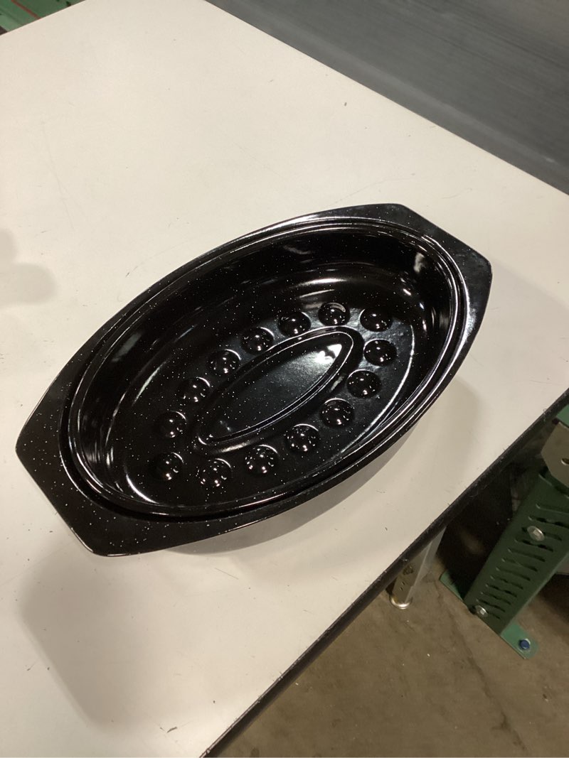Condition photo showing Good Condition for 13” roasting pan, turkey roasting pan, small oval roaster pan with lid for 7 lb turkey, chicken, lamb, beef, vegetables, casserole, bread 13"