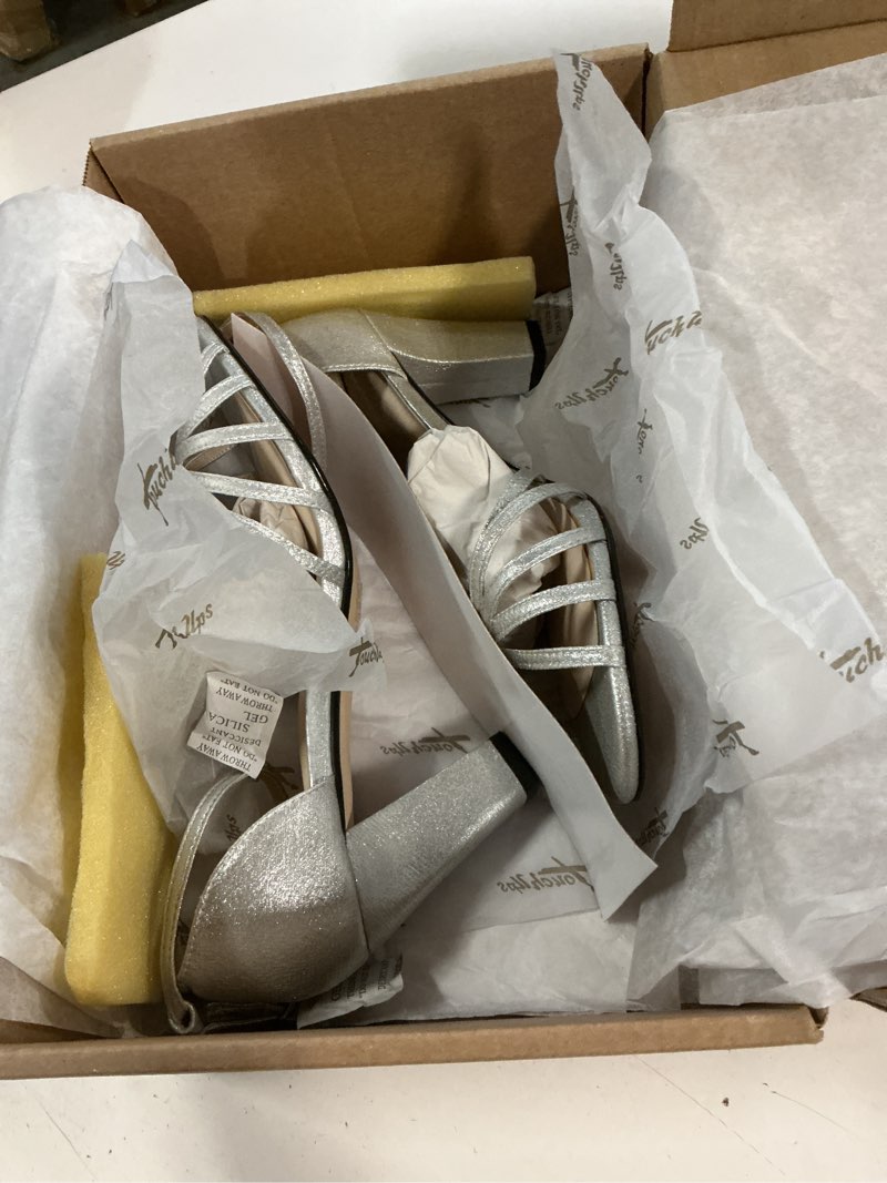 Condition photo showing New/Like New for touch ups women's lauren 10.5