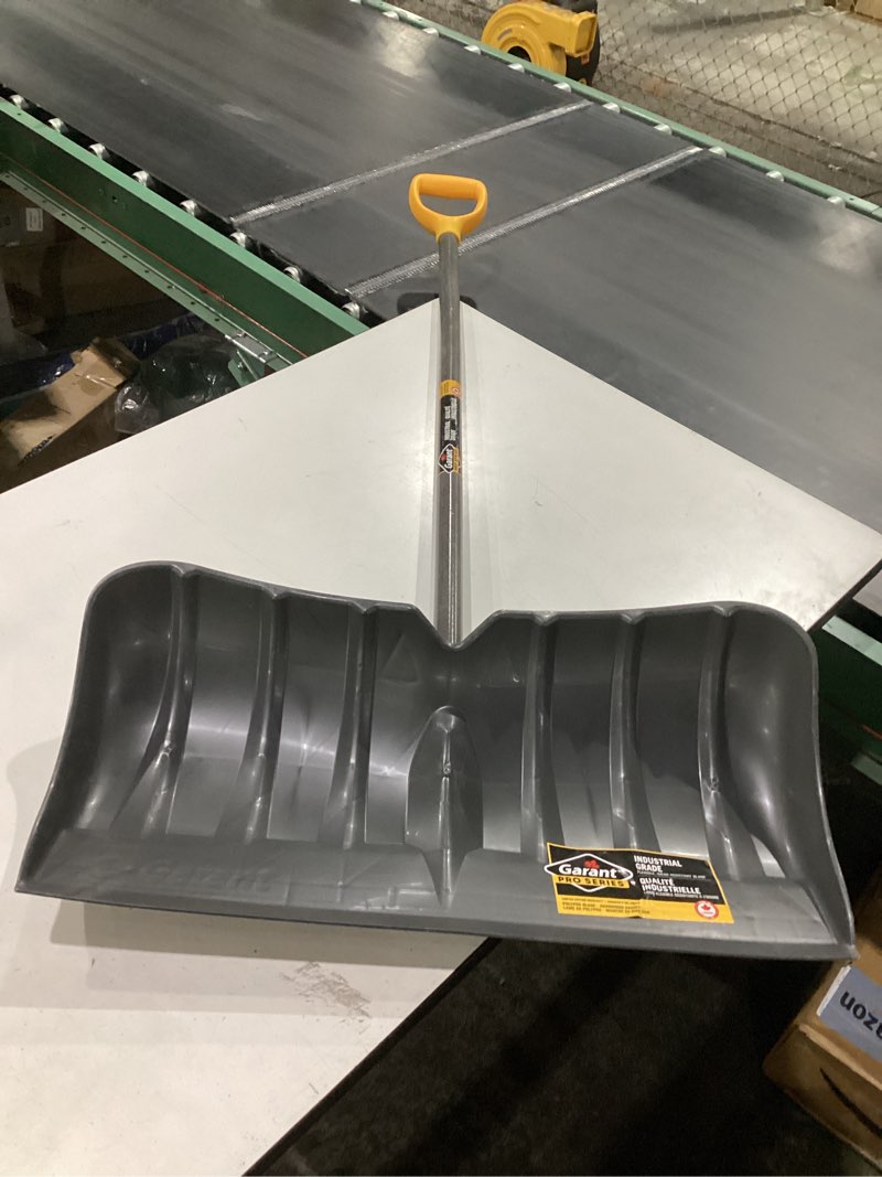 Condition photo showing New/Like New for garant gipp26kd grizzly 26-inch heavy duty poly snow pusher