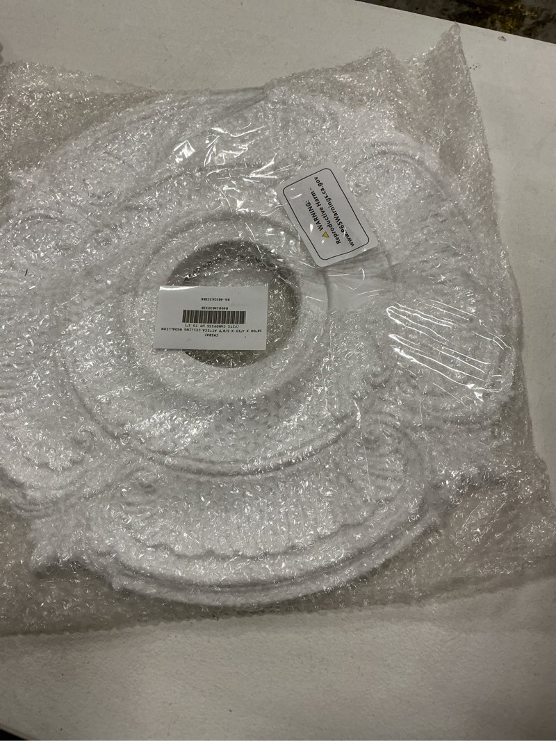 Condition photo showing New/Like New for 18"od x 4"id x 5/8"p attica ceiling medallion (fits canopies up to 5") primed