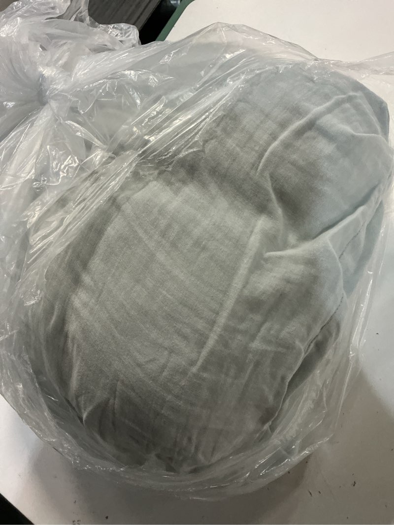 Condition photo showing Good Condition for organic cotton gauze duvet cover, full/queen, mist