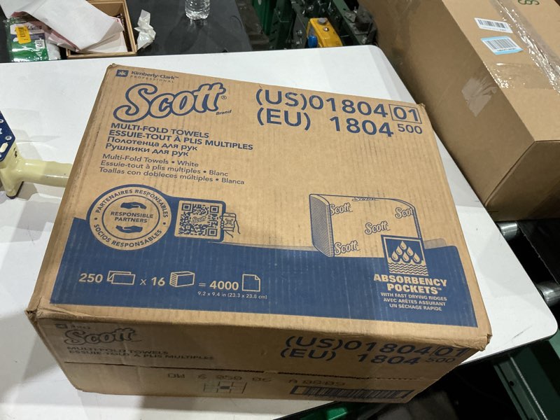 Condition photo showing New/Like New for multifold paper towels (01840), with absorbency pockets