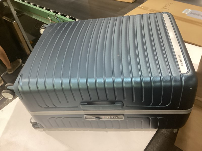 Condition photo showing Good Condition for samsonite hard-sided 28-inch lightweight checked large expandable element suitcase: durable, 360° spinner wheels, adjustable telescopic handle, tsa-approved lock - bistro green 28-inch checked-large bistro green