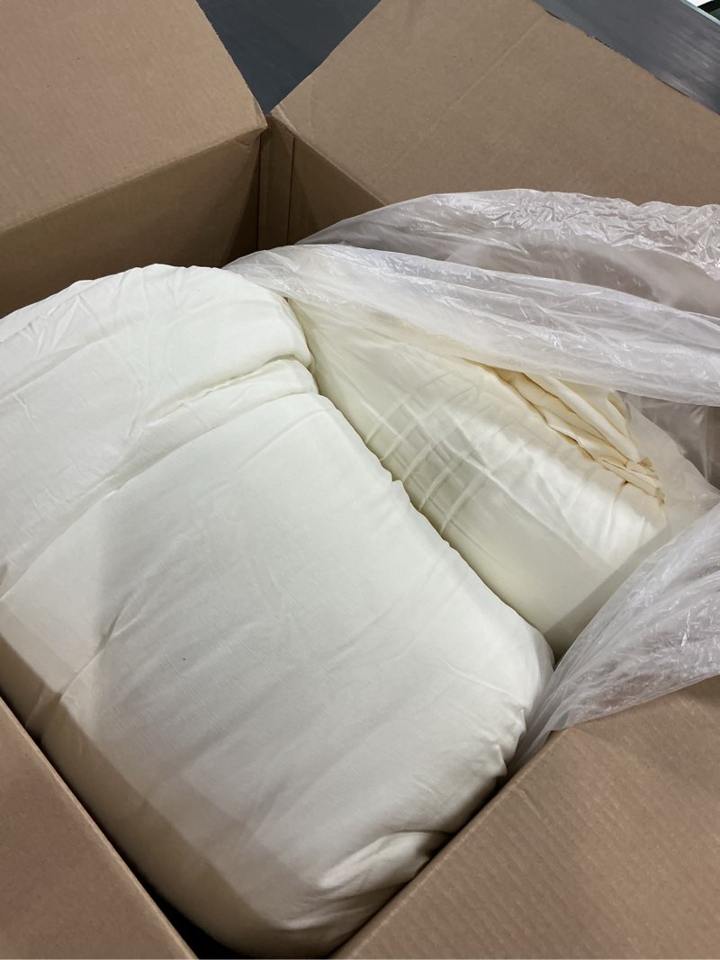 Condition photo showing Good Condition for modern threads 4-piece garment-washed comforter set beck coconut king