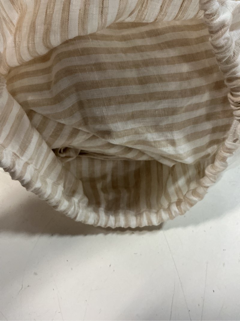 Condition photo showing Good Condition for european linen sheet set, queen, natural/white stripe
