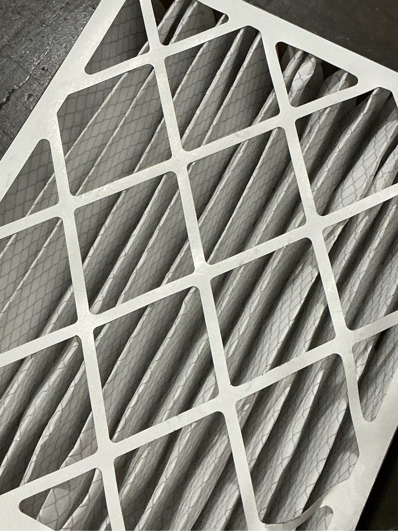 Condition photo showing Good Condition for bestair 20-in w x 25-in l x 5-in merv 13 electrostatic pleated air filter