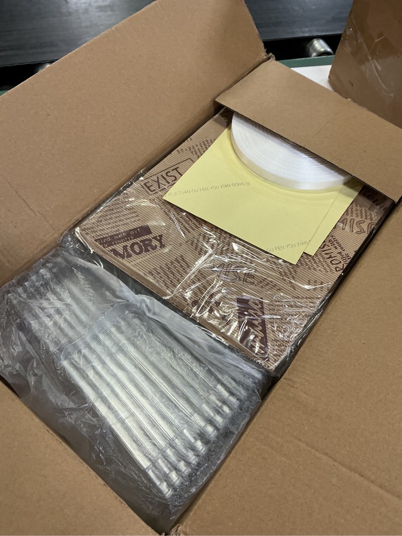 Condition photo showing New/Like New for wertioo 60pcs charcuterie boxes with clear lids - 7 inch disposable paper mini charcuterie boxes, to go bakery dessert boxes with lid for sandwich, cookie, sushi, cake slice, and strawberries (brown) brown-60pcs