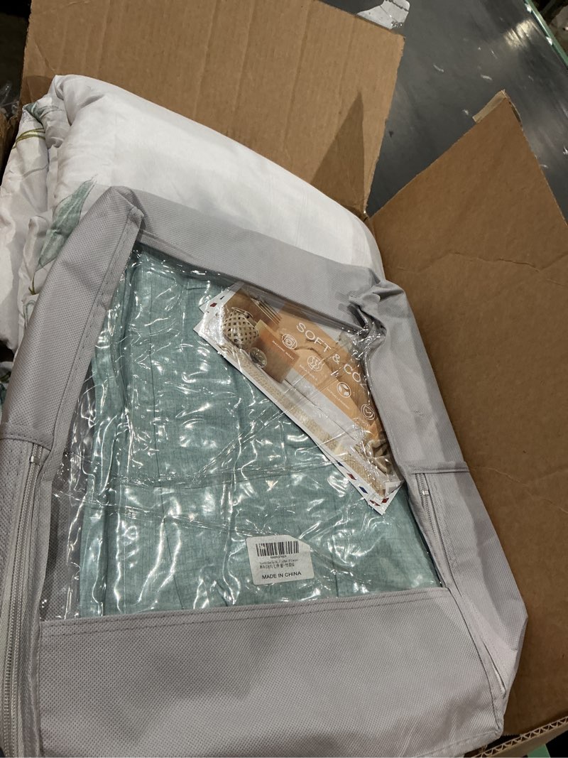 Condition photo showing Good Condition for 7 pieces bed in a bag queen comforter set with sheets, green leaves on white botanical design bedding sets for all season (1 comforter, 2 pillow shams, 1 flat sheet, 1 fitted sheet, 2 pillowcases) green leaves queen-7 pieces