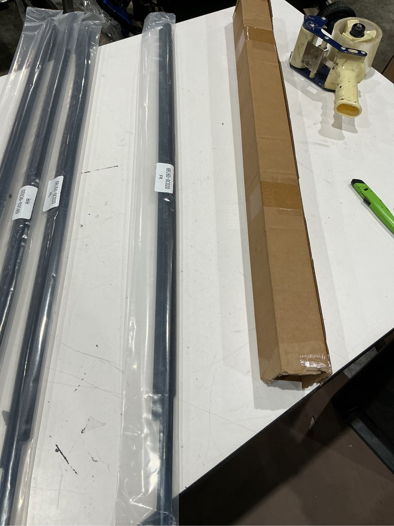 Condition photo showing Good Condition for toyota genuine 68160-0c020 door glass weatherstrip assembly(((4 piese))))