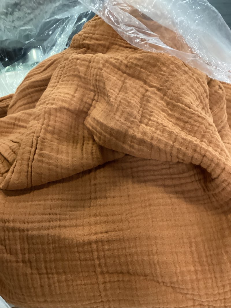 Condition photo showing Good Condition for organic cotton gauze blanket color: terracotta size: king