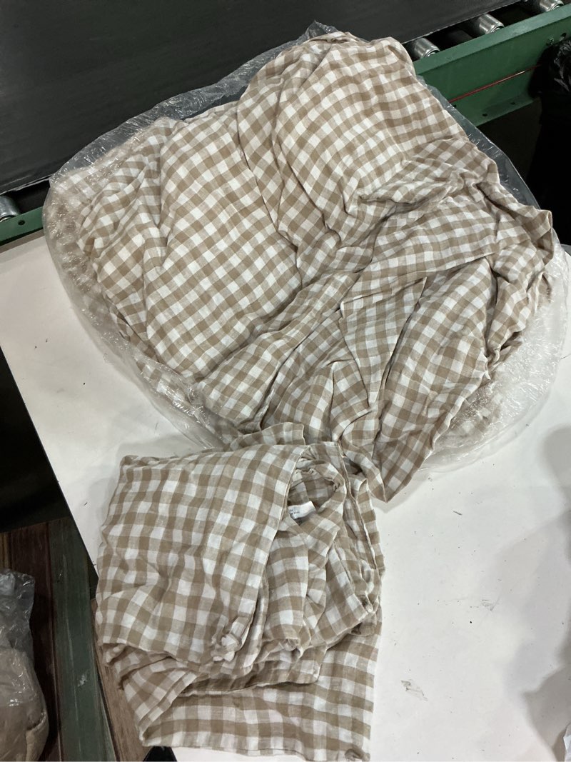 Condition photo showing New/Like New for european linen gingham duvet cover olive size: king/cal king quinse