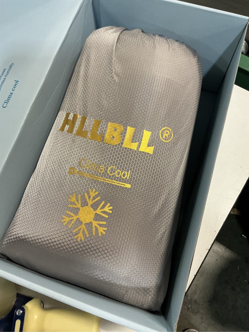 Condition photo showing Good Condition for HLLBLL® Cooling Comforter, Ultra Cold Fiber Technology, All-Season Lightweight Blanket to Quickly Cool Down,Deep Sleep Throughout The Night (Cool Gray, King/Cali King (106"x90")) Cool Gray King/Cali King (106"x90")